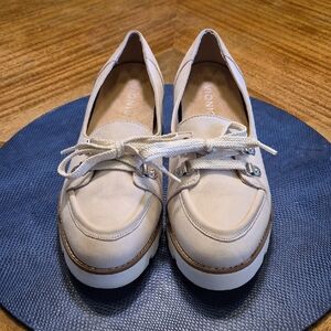 VIONIC Womens Charm Teagan Loafers ivory cream Nubuck lug soles size 7. 31x32